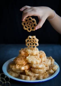 kembang-goyang-and-semprong-traditional-snacks